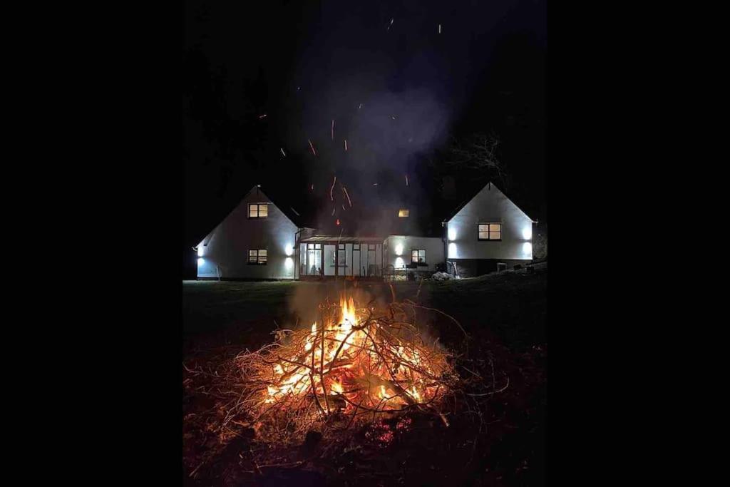 Eglwys-Fach Bear Cottage, Tyn Y Cwm מראה חיצוני תמונה